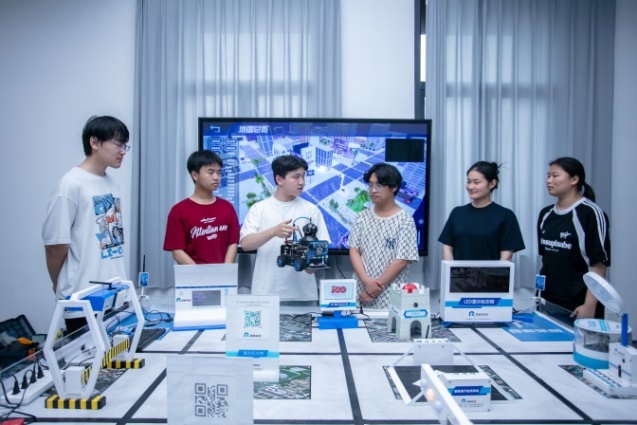 说明: C:\Users\Administrator\Desktop\人工智能学院\人工智能学院\JW__7353.jpg