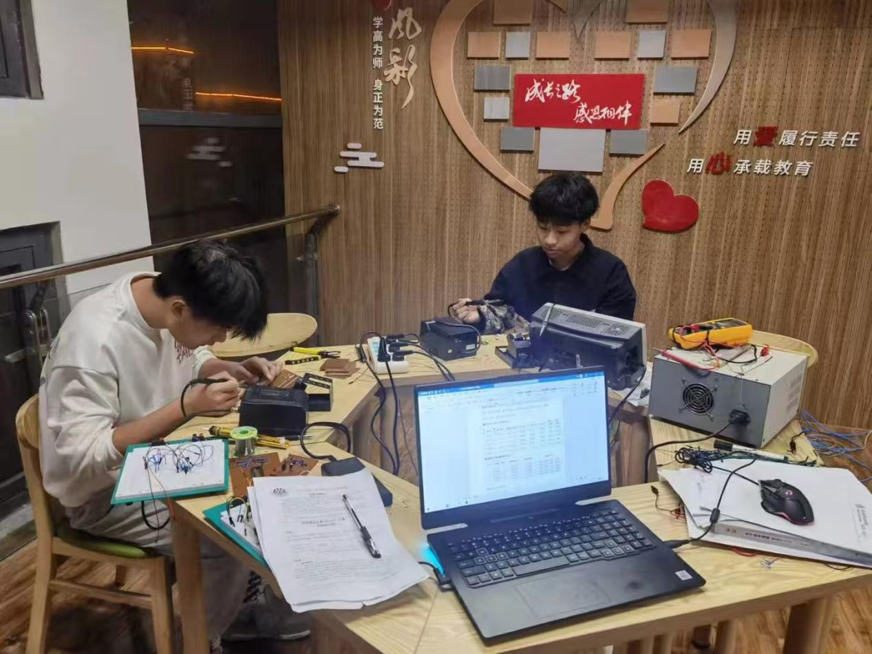 说明: d5c9db5b7834e6b2c9c9d81a9659967